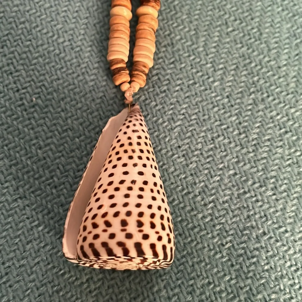 Shell Necklace - Picture 3 of 5